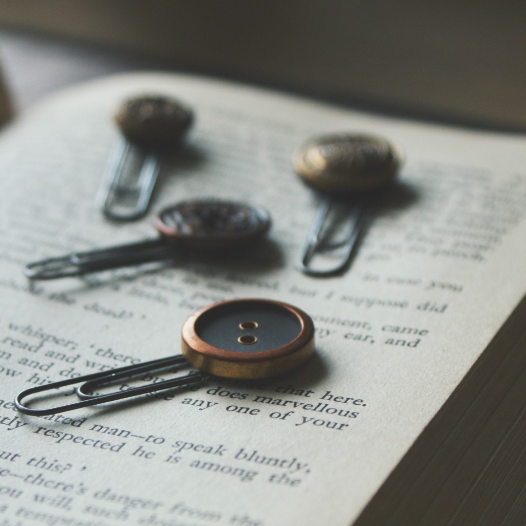DIY Vintage Button Bookmark | theanastasiaco.com