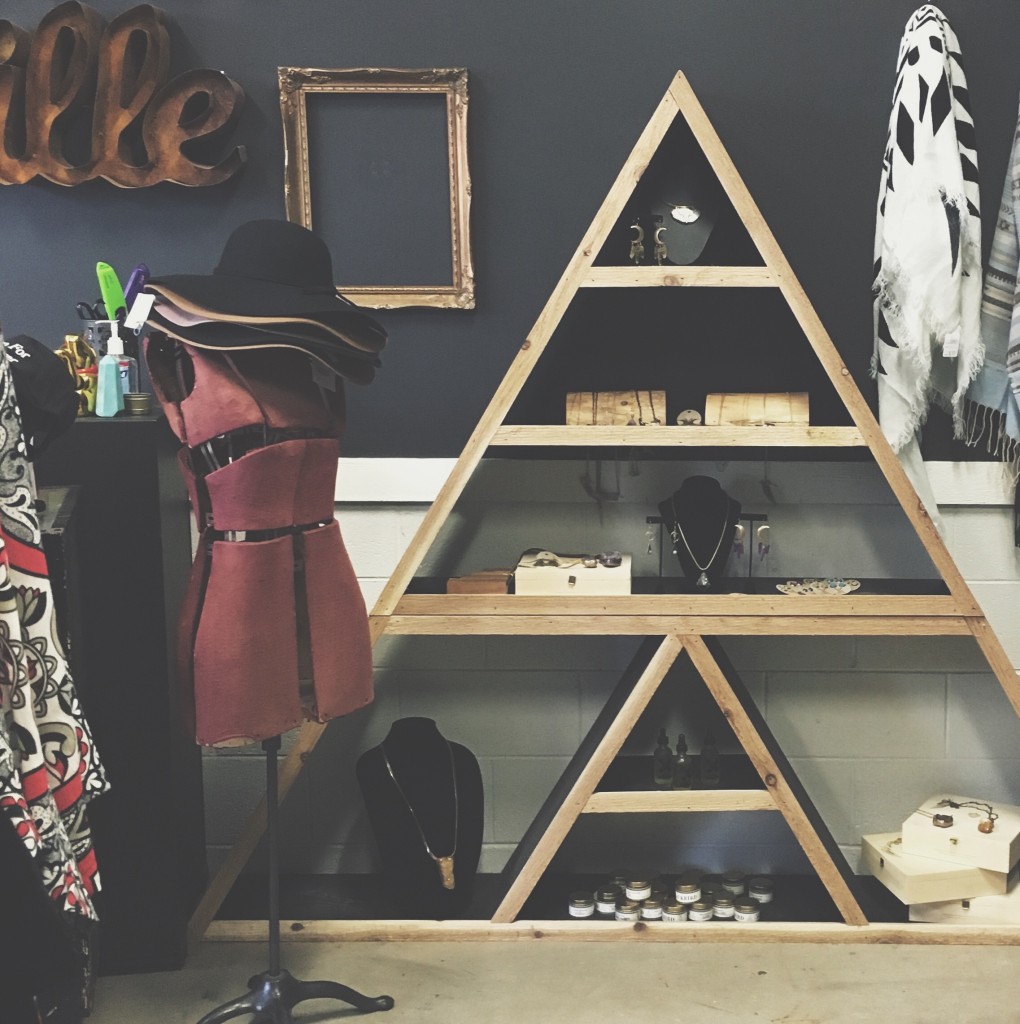 Triangle shelves | Nashville | @theanastasiaco