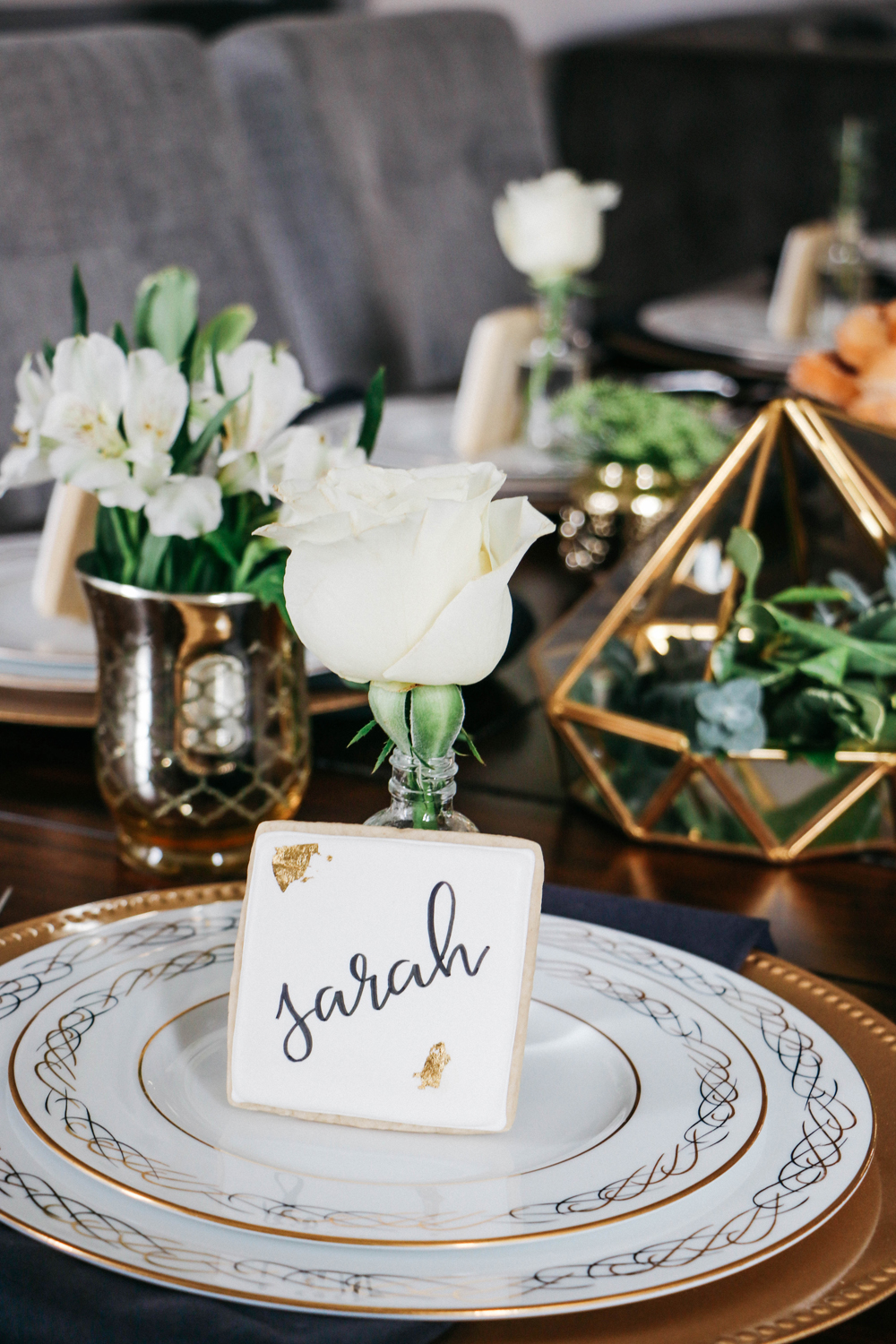 Personalized place setting | Spring Tablescape | White Flowers | theanastasiaco.com