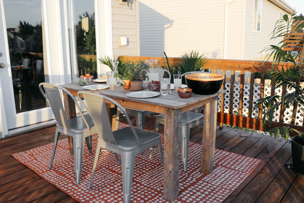 Cute Outdoor Patio | Outdoor Rug | Metal Galvanized Chairs | theanastasiaco.com