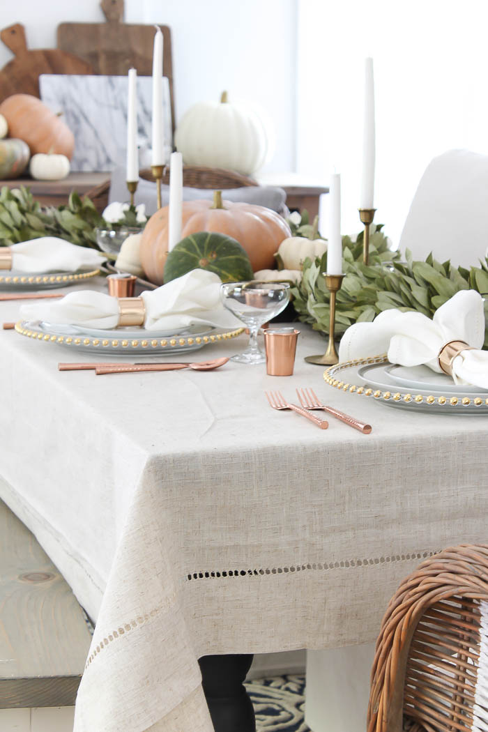 Thanksgiving Table Setting Ideas: Copper’s orange-gold hue is a beautiful compliment to the red, orange and yellow colors of fall. The shiny metal makes a statement so small pops are all it takes for it to stand out. Try using copper flatware or copper mugs. / theanastasiaco.com