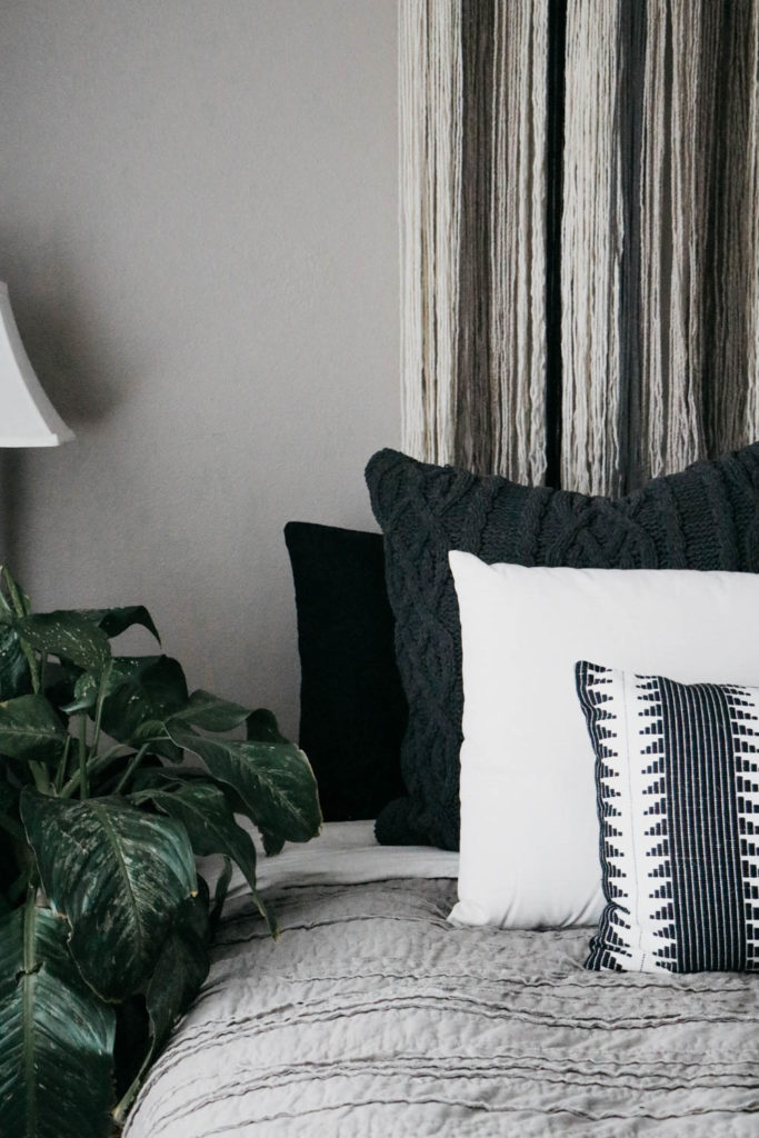 How to Arrange Pillows On Your Bed The Anastasia Co