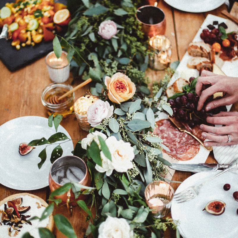 While it’s the food that usually steals the show, your Thanksgiving table setting can be just as important to create a beautiful background for the delicious meal. Not sure where to start? Here are 17 ideas for a beautiful, fall tablescape. / theanastasiaco.com